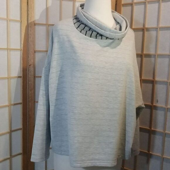 te verde S Cropped Cowl Neck Sweatshirt - Picture 9 of 16